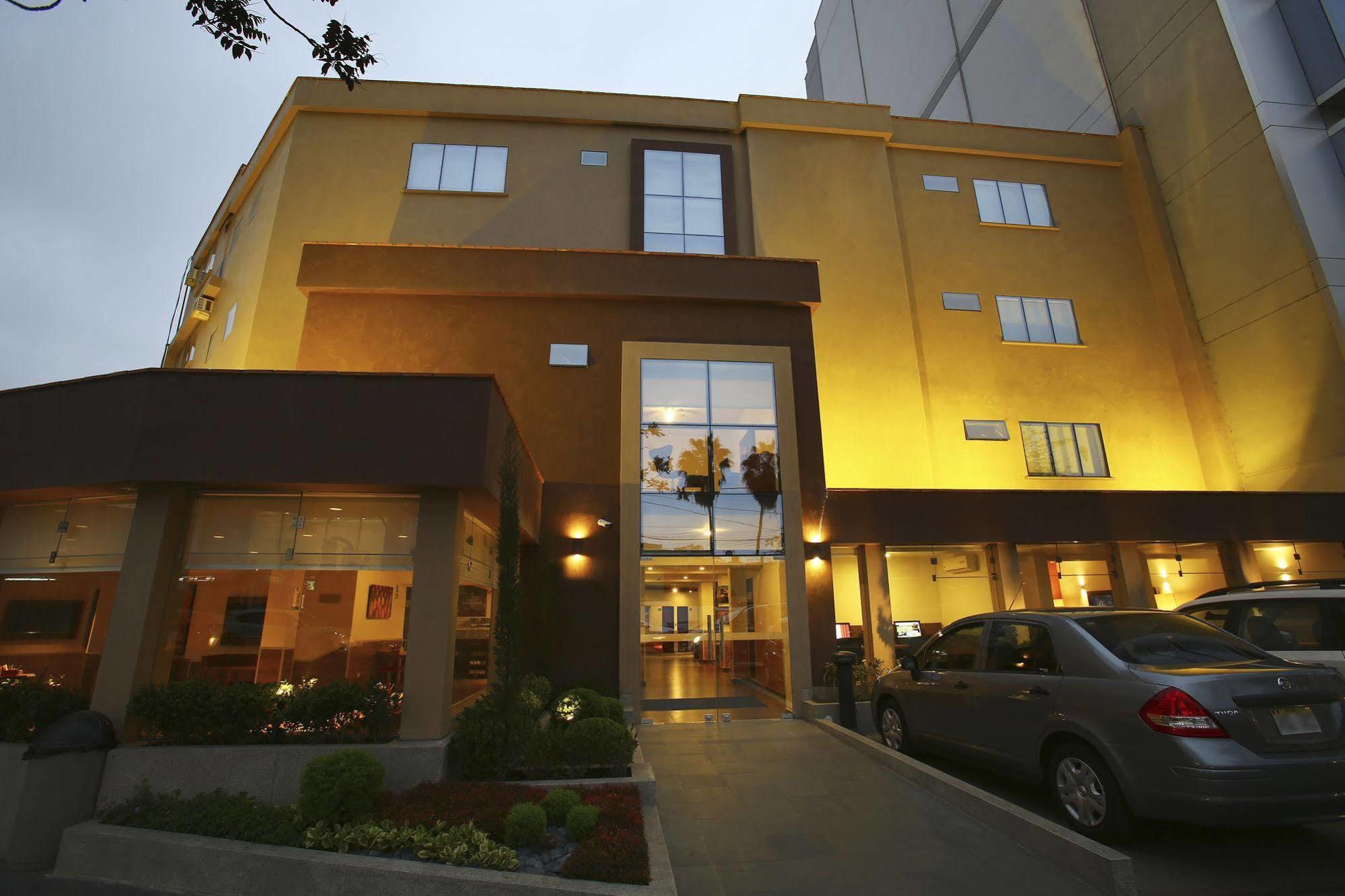 Casa Andina Standard Miraflores San Antonio Lima Buitenkant foto